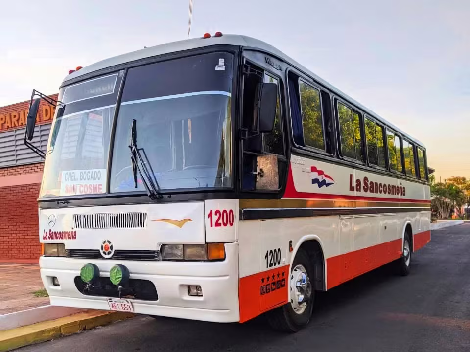 La Sancosmeña single floor orange white coach